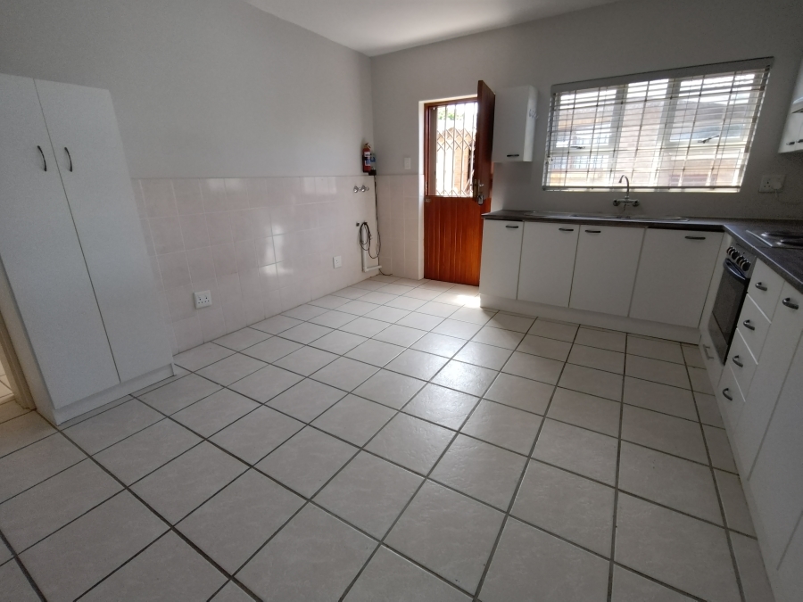 7 Bedroom Property for Sale in Wavecrest Eastern Cape